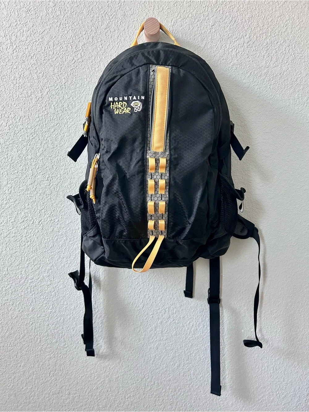 Vintage Mountain Hardwear Black & Yellow Lander Bag Pack y2k 2000's